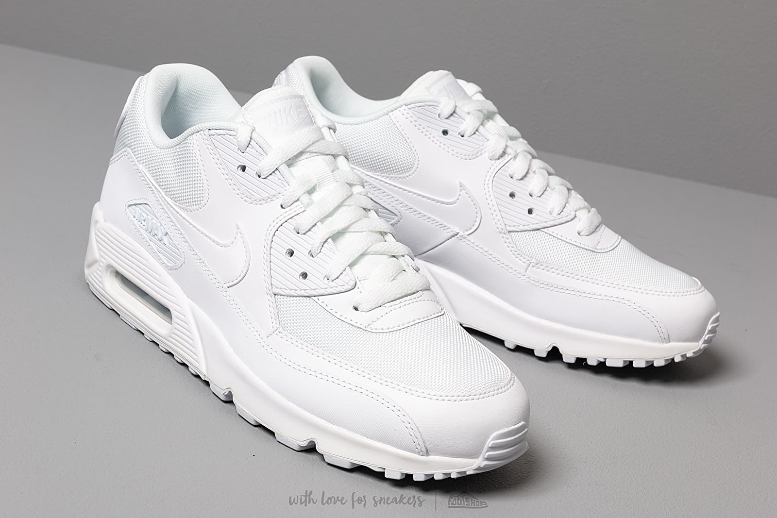 Nike air max 90 essential triple white deals