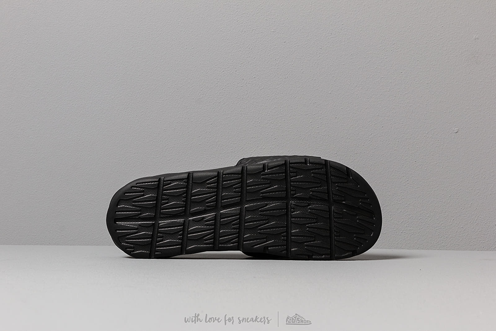 Férfi cipők Nike Benassi Solarsoft Black/ Anthracite