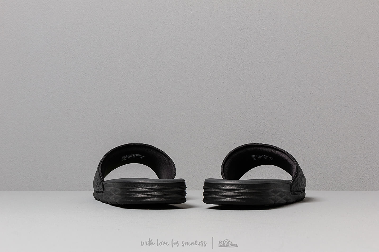 Férfi cipők Nike Benassi Solarsoft Black/ Anthracite