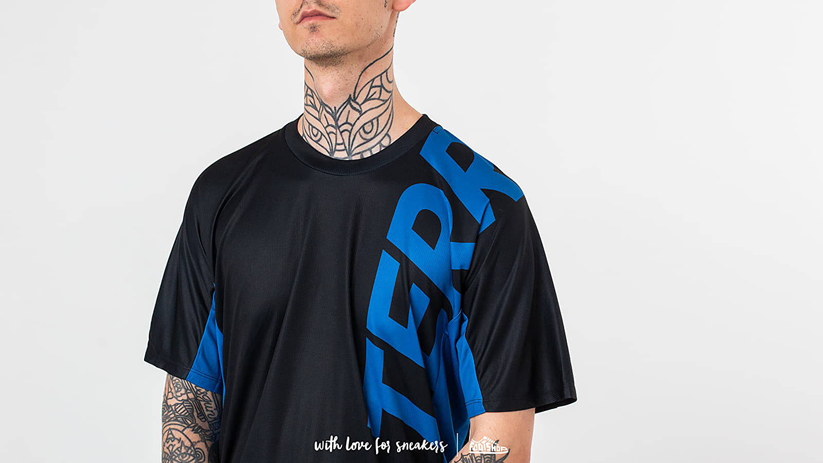 T-shirts adidas x White Mountaineering Trail Tee Black / Collegiate Royal
