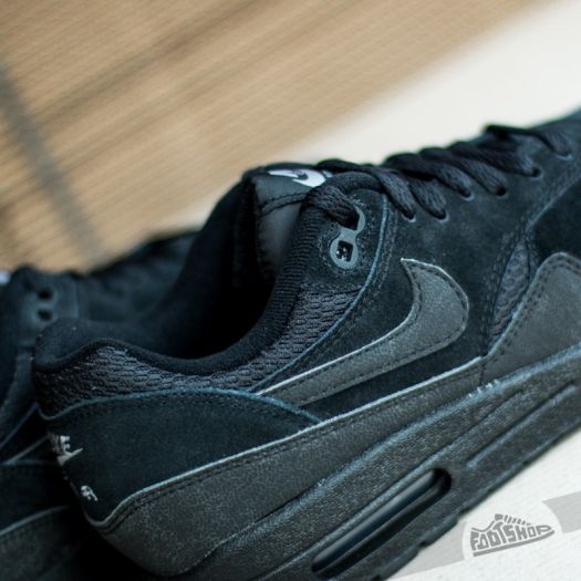 All black suede air hotsell max 1