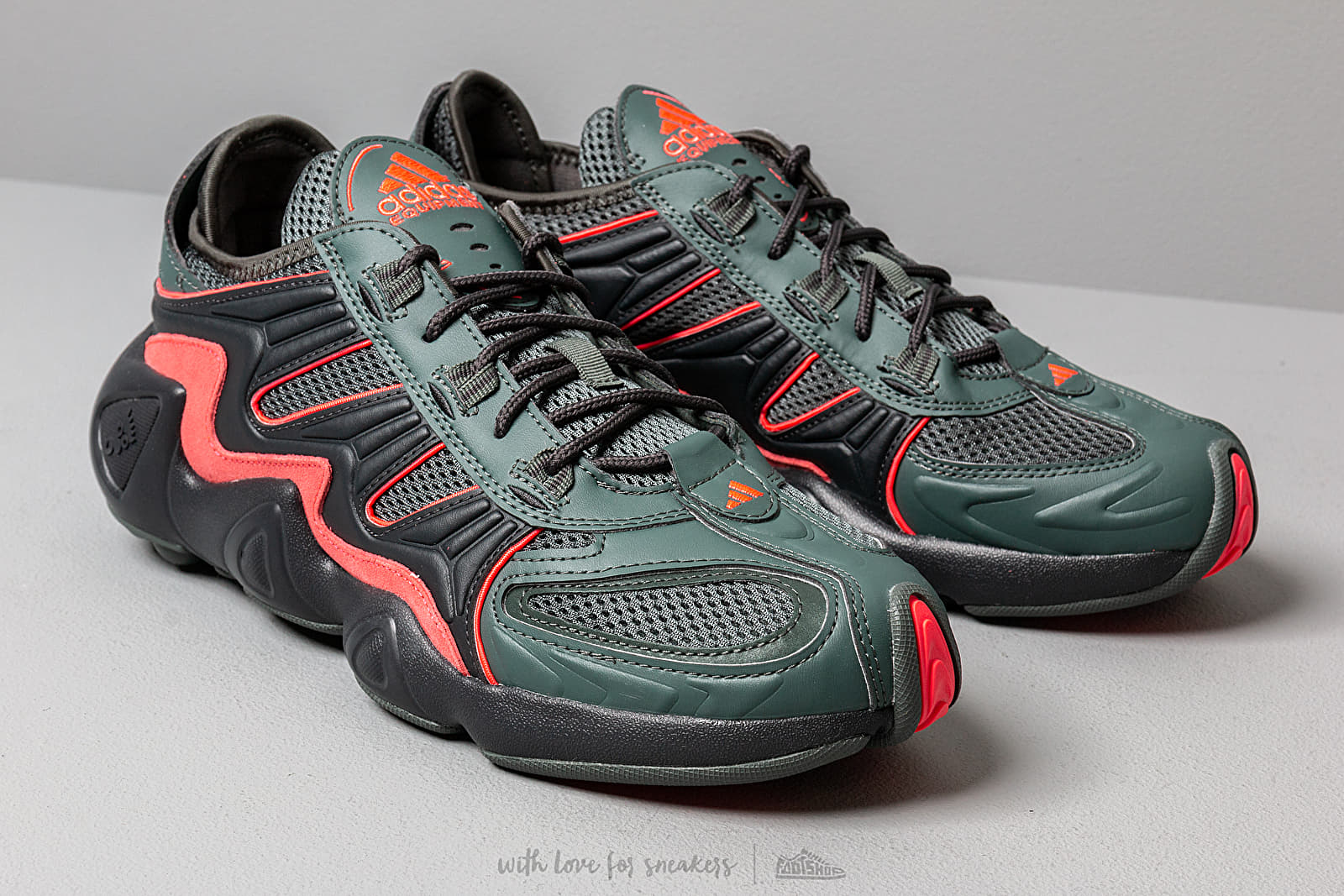 Sapatos de homem adidas FYW S-97 Legend Ivy/ Carbon/ Shock Red