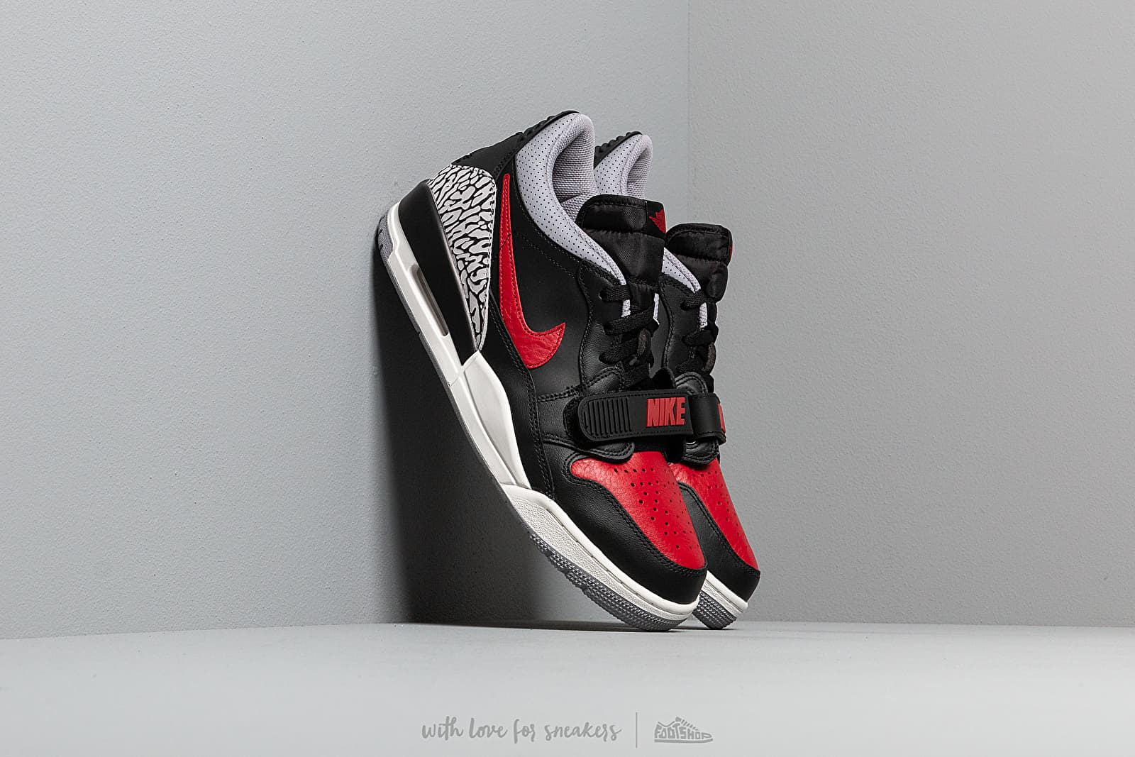 Vyriška avalynė Air Jordan Legacy 312 Low Black/ Varsity Red-Black-Cement Grey