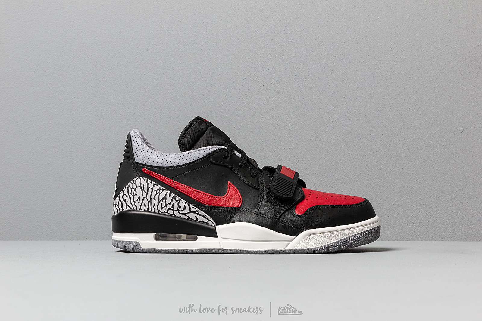 Vyriška avalynė Air Jordan Legacy 312 Low Black/ Varsity Red-Black-Cement Grey