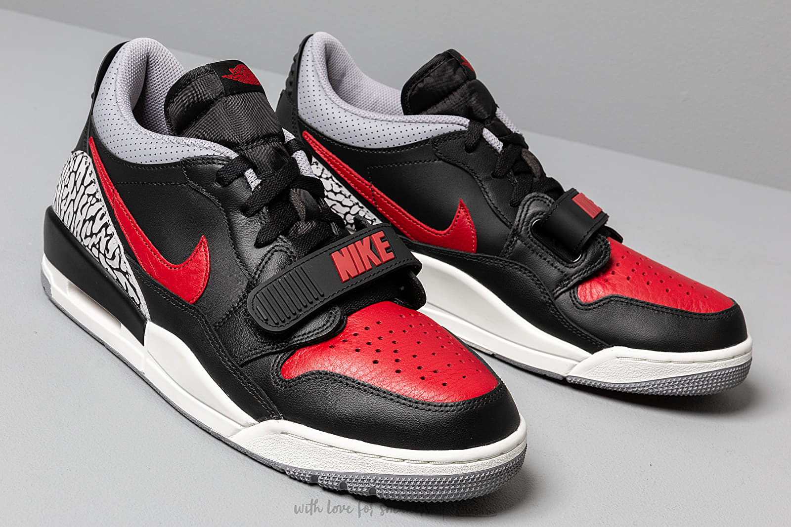 Vyriška avalynė Air Jordan Legacy 312 Low Black/ Varsity Red-Black-Cement Grey