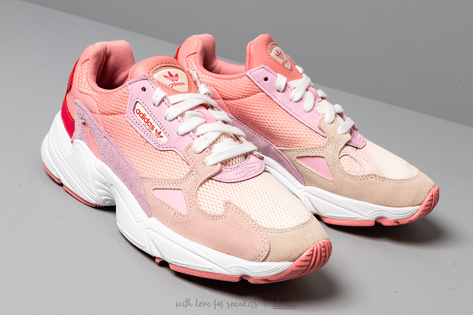 Chaussures et baskets femme adidas Falcon W Ecru Tint/ Ice Pink/ True Pink  | Footshop