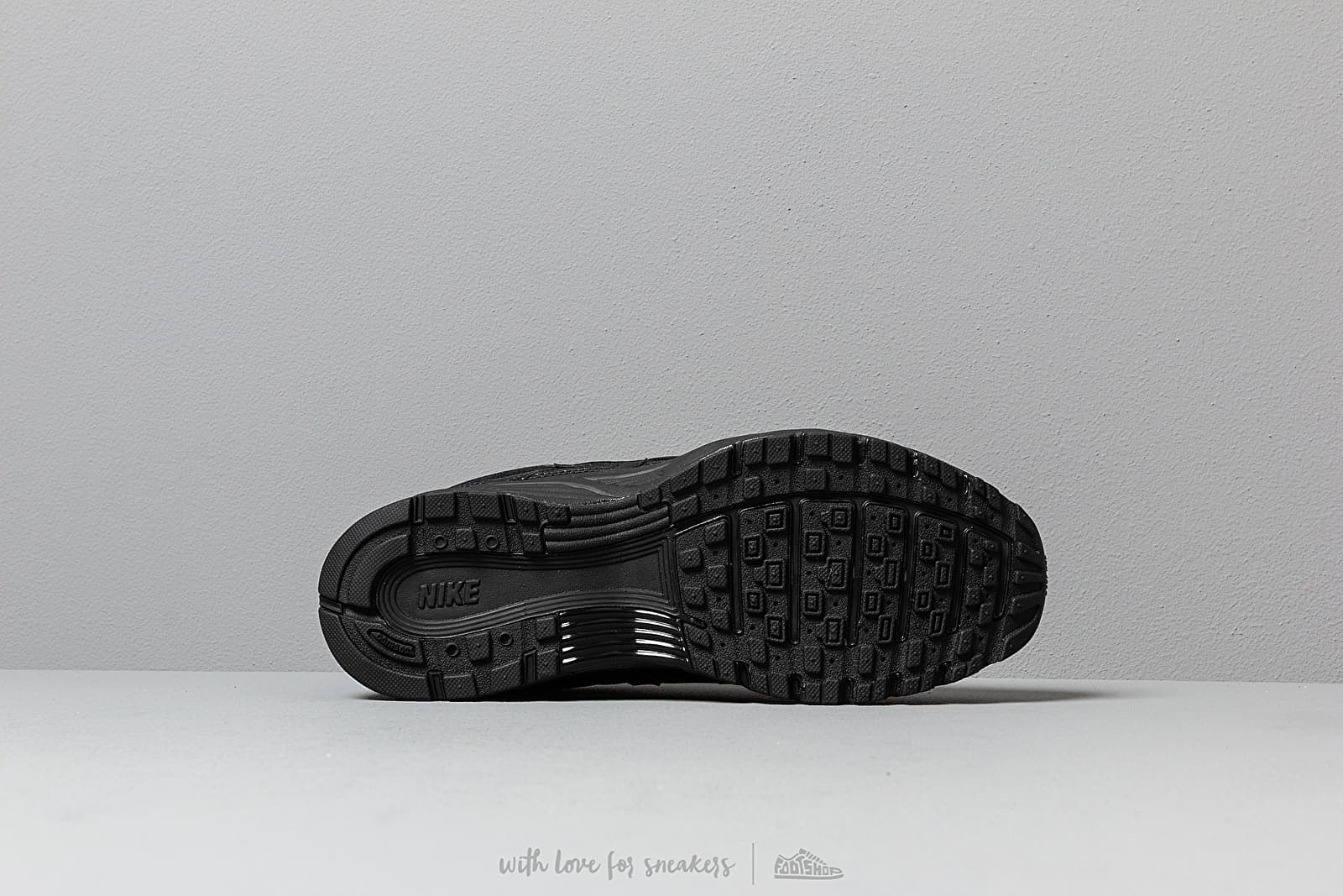 Moteriška avalynė Nike W P-6000 Black/ Black