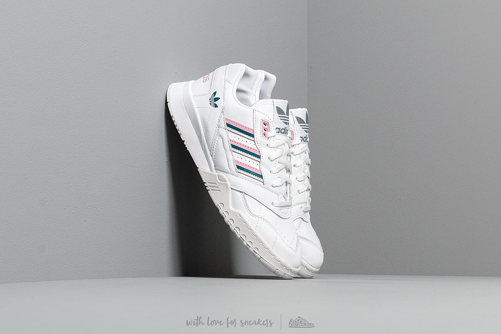 Buty damskie adidas A.R. Trainer W Ftw White/ True Pink/ Tech Mint