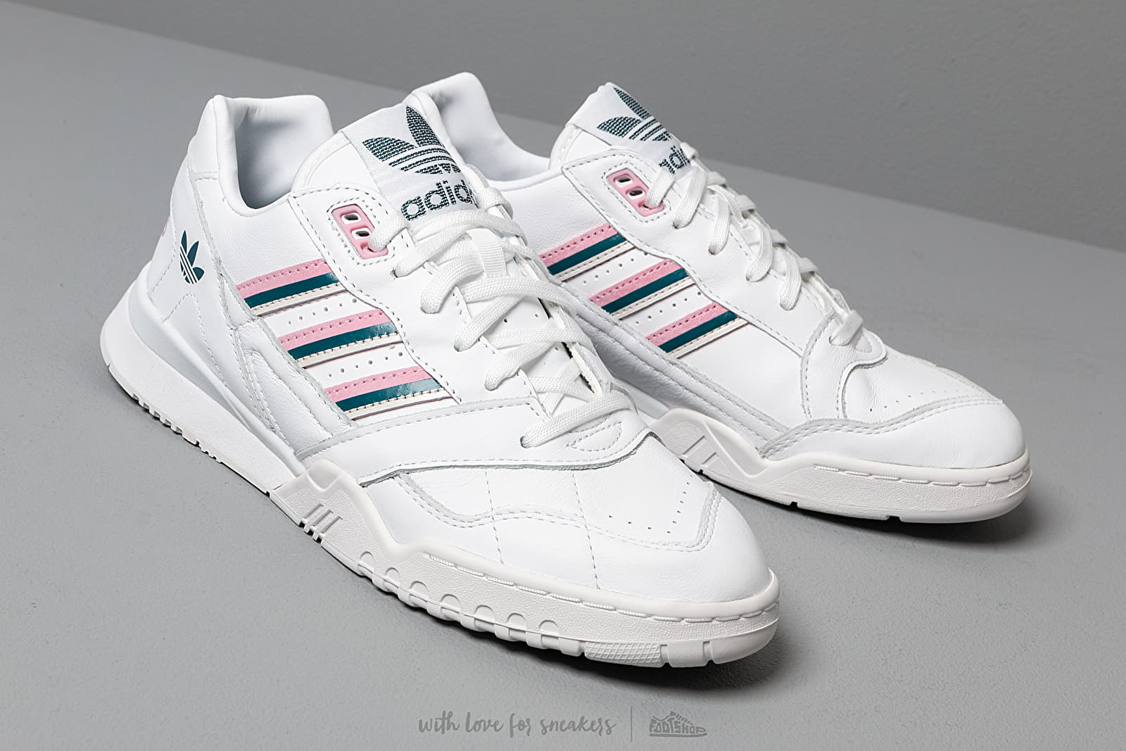 Buty damskie adidas A.R. Trainer W Ftw White/ True Pink/ Tech Mint