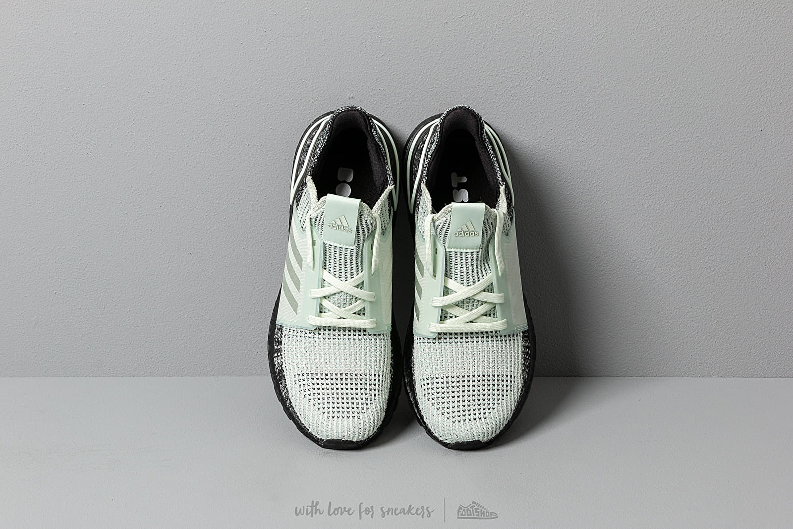 Ultraboost 19 linen top green
