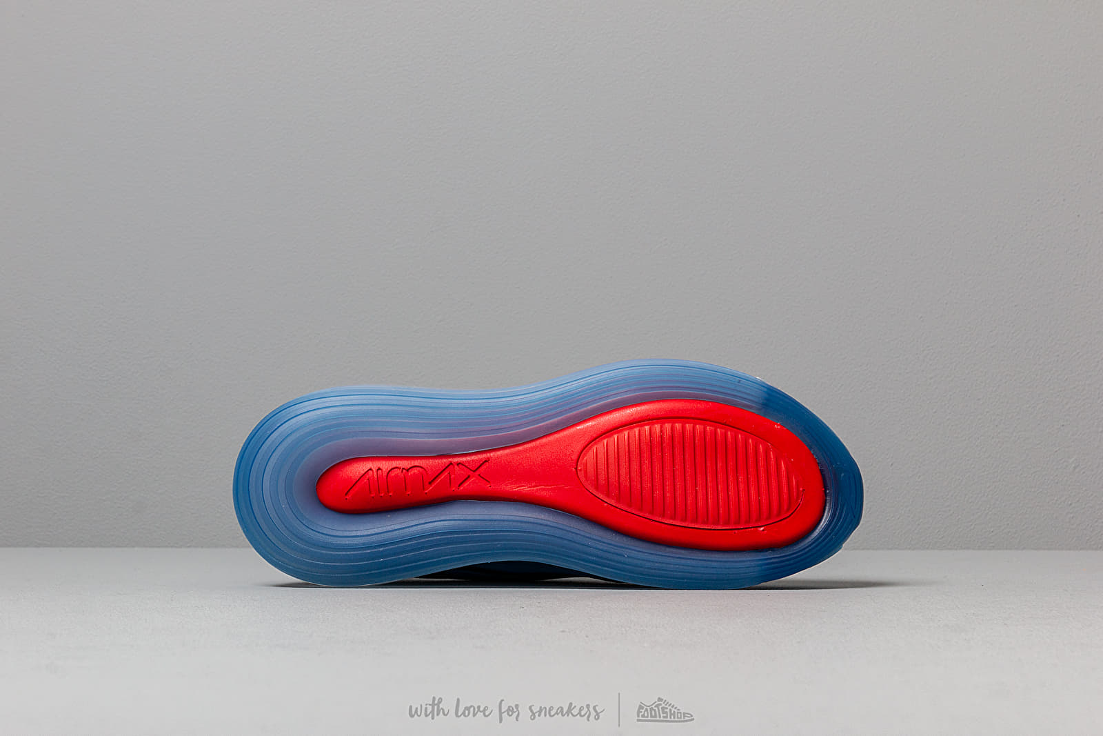 Nike air max 720 university blue/university on sale red women's shoes