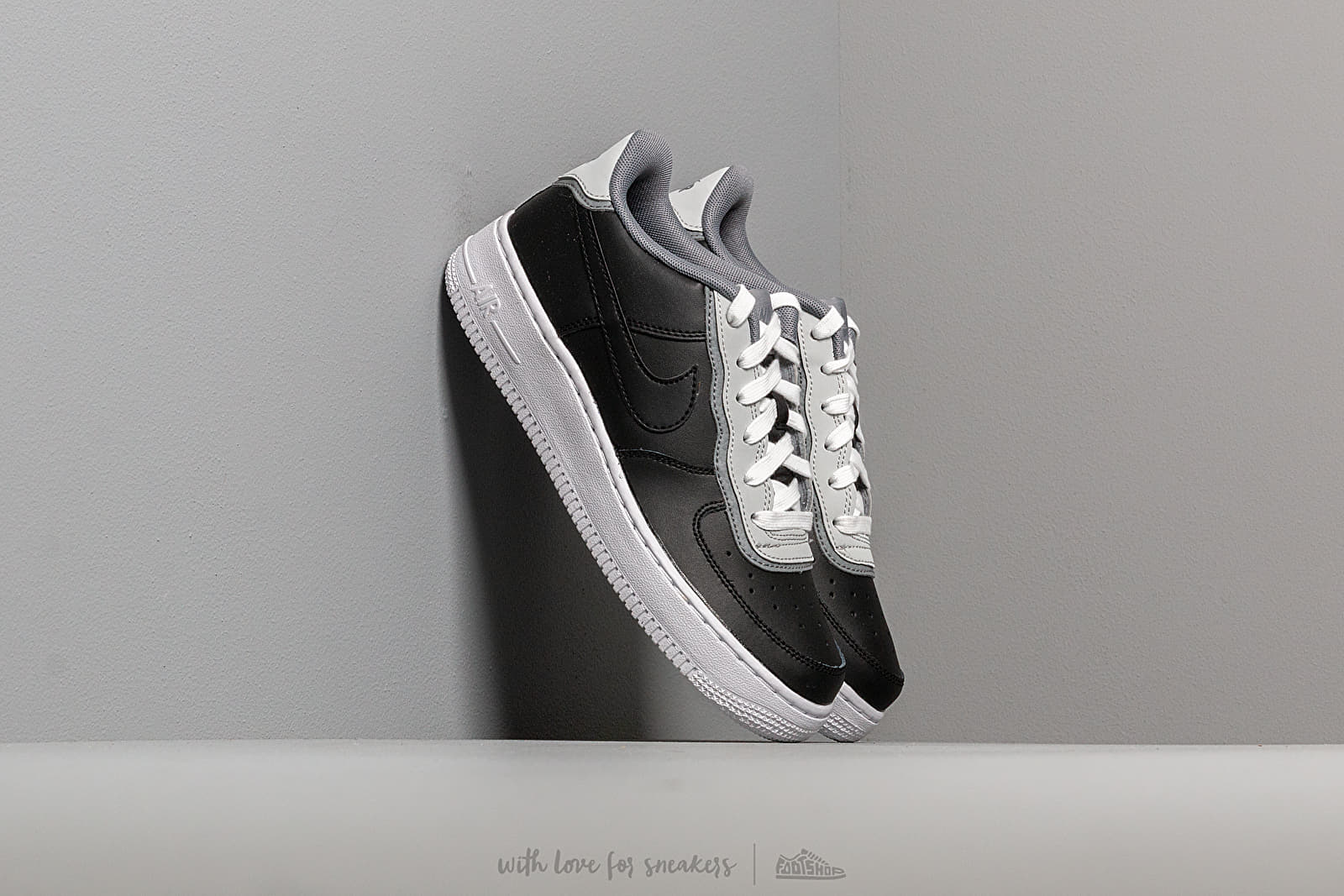Kids sneakers and shoes Nike Air Force 1 Lv8 1 Double GS Black