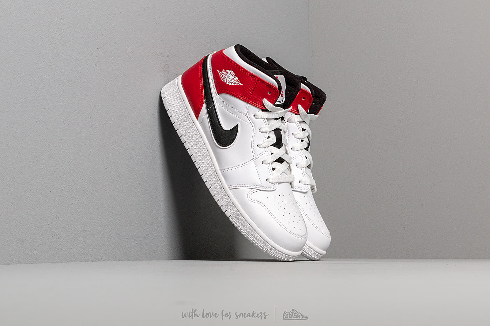 Kids sneakers and shoes Air Jordan 1 Mid GS White Black Gym