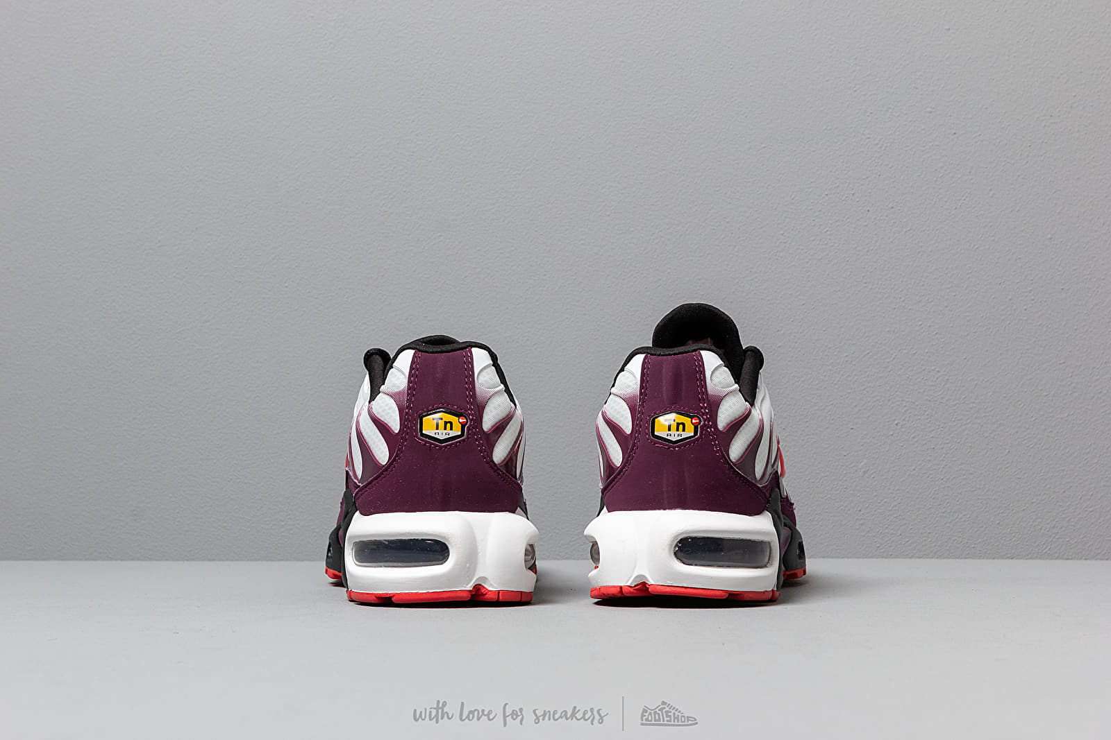 Women s shoes Nike Wmns Air Max Plus White Ember Glow Bordeaux