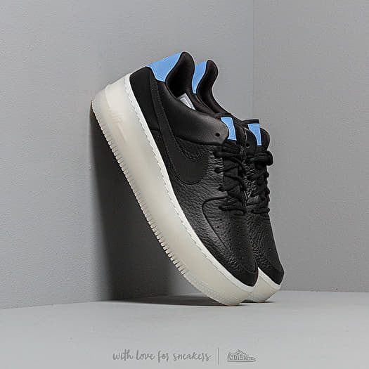 Nike sage lx top
