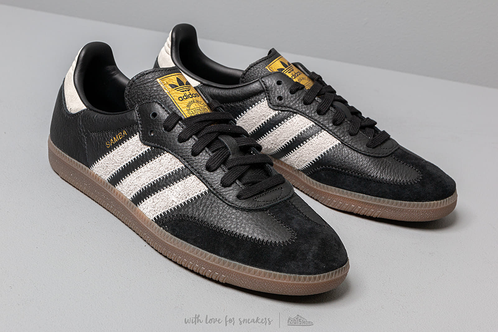 Chaussures et baskets homme adidas Samba OG Ft Core Black/ Raw White/ Gold  Metalic | Footshop