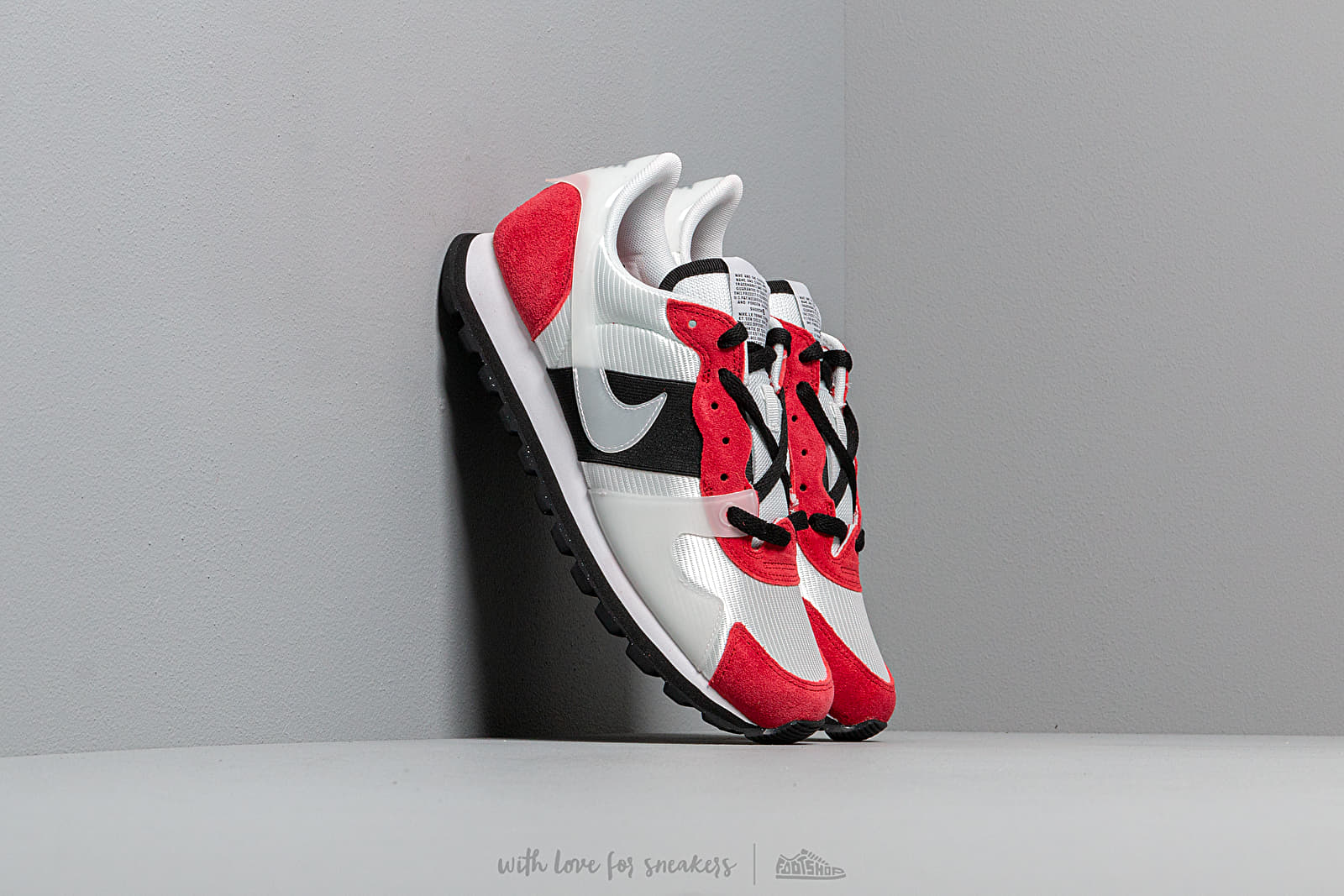 Încălțăminte și sneakerși pentru femei Nike W V-Love O.X. White/ White-Gym Red-Black