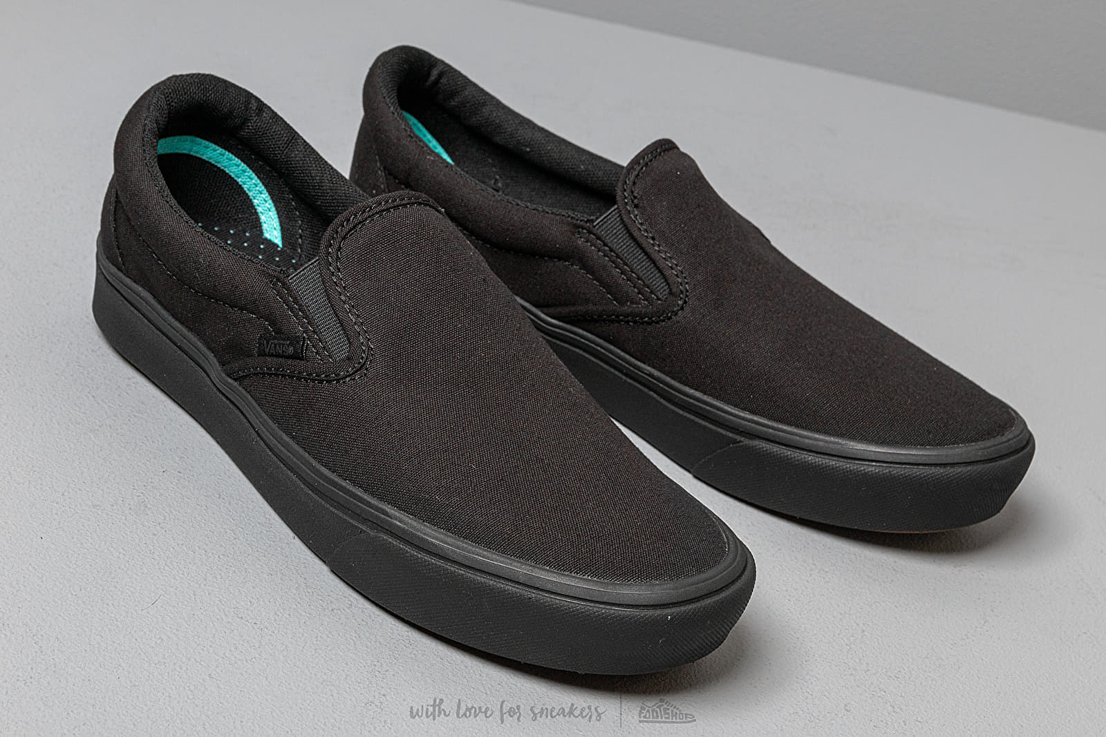 Vans comfycush slip on cheap black