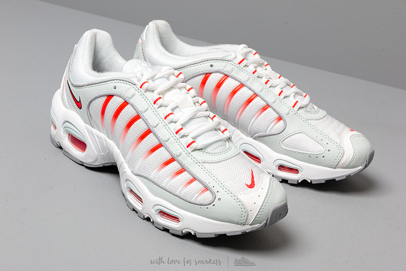 Air max tailwind red deals