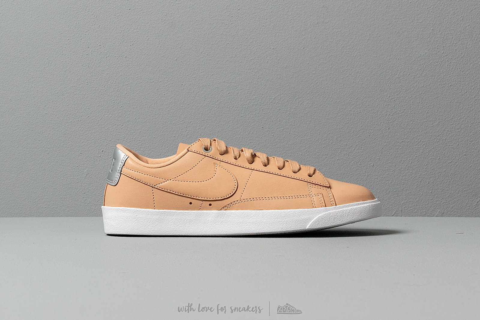 Women's shoes Nike Wmns Blazer Low SE Premium Vachetta Tan/ Vachetta Tan