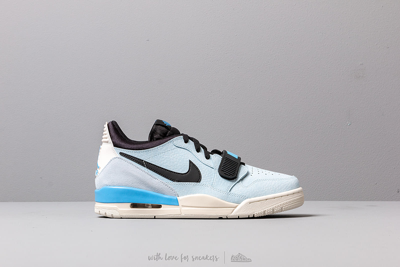 Herren Sneaker und Schuhe Air Jordan Legacy 312 Low Pale Blue/ University Blue-Black-Sail