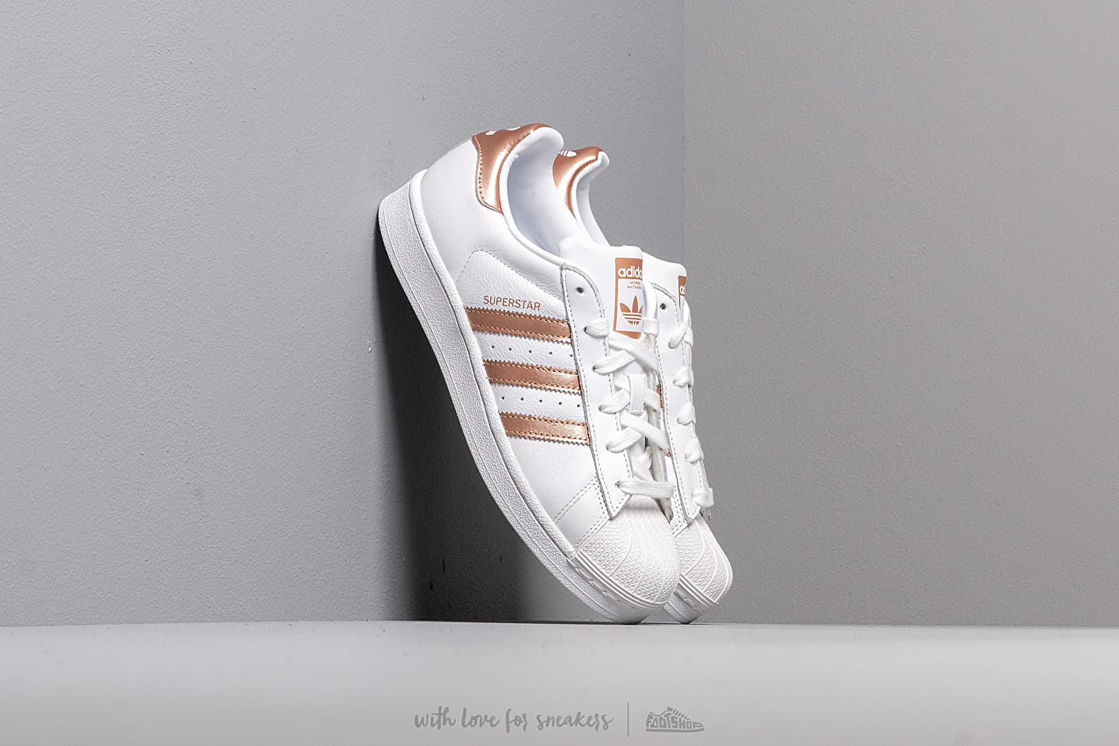 adidas Superstar W