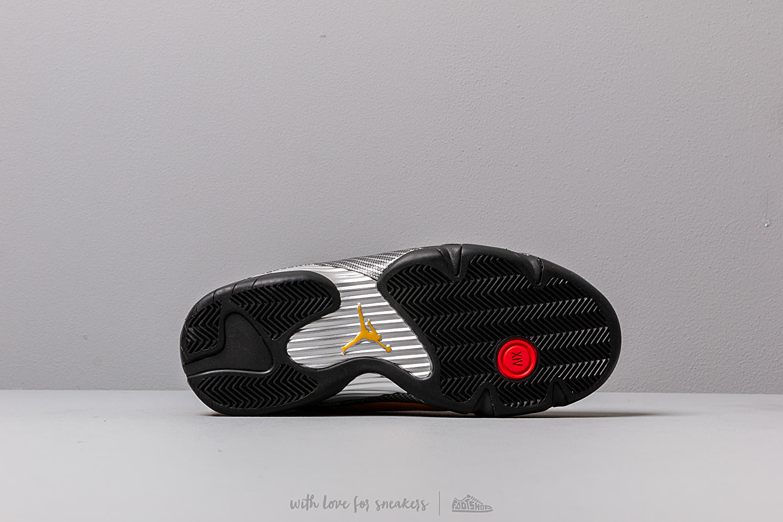 Air jordan hotsell 14 university gold