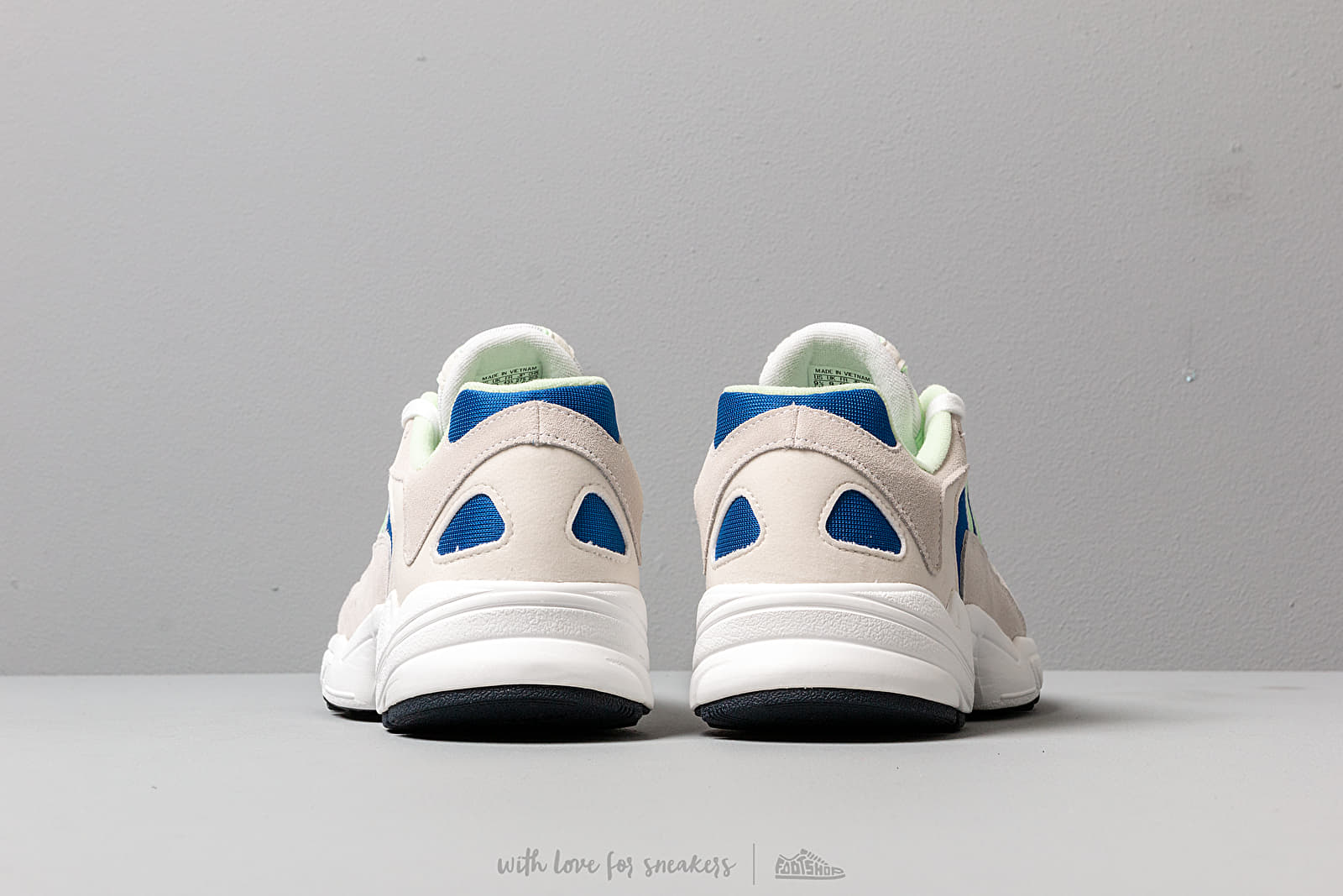 Sapatos de homem adidas Yung-1 Ftw White/ Glow Green/ Core Royal