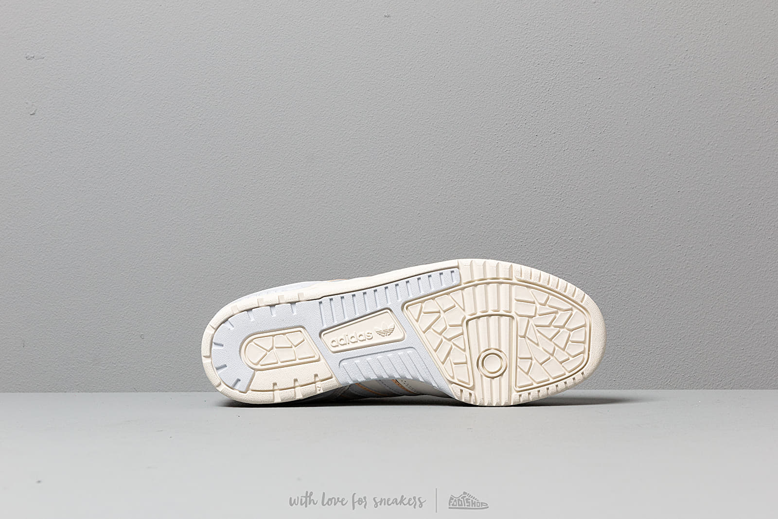 Vyriška avalynė adidas Rivalry Low Cloud White/ Off White/ Aero Blue