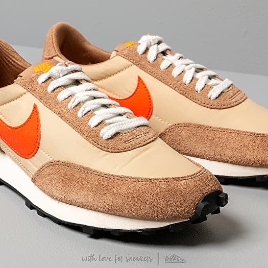 Nike daybreak vegas gold & college orange 2025
