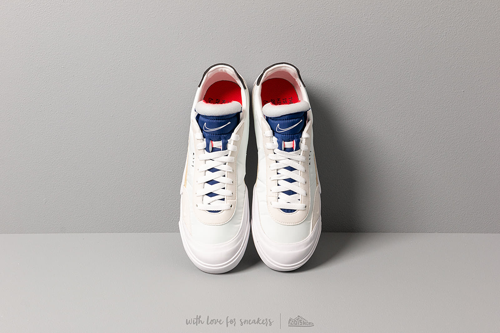 Nike drop discount type summit white