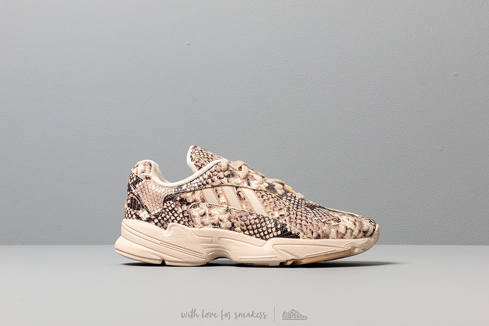 Zapatillas Hombre adidas YUNG 1 Ftwr White Linen St Pale Nude