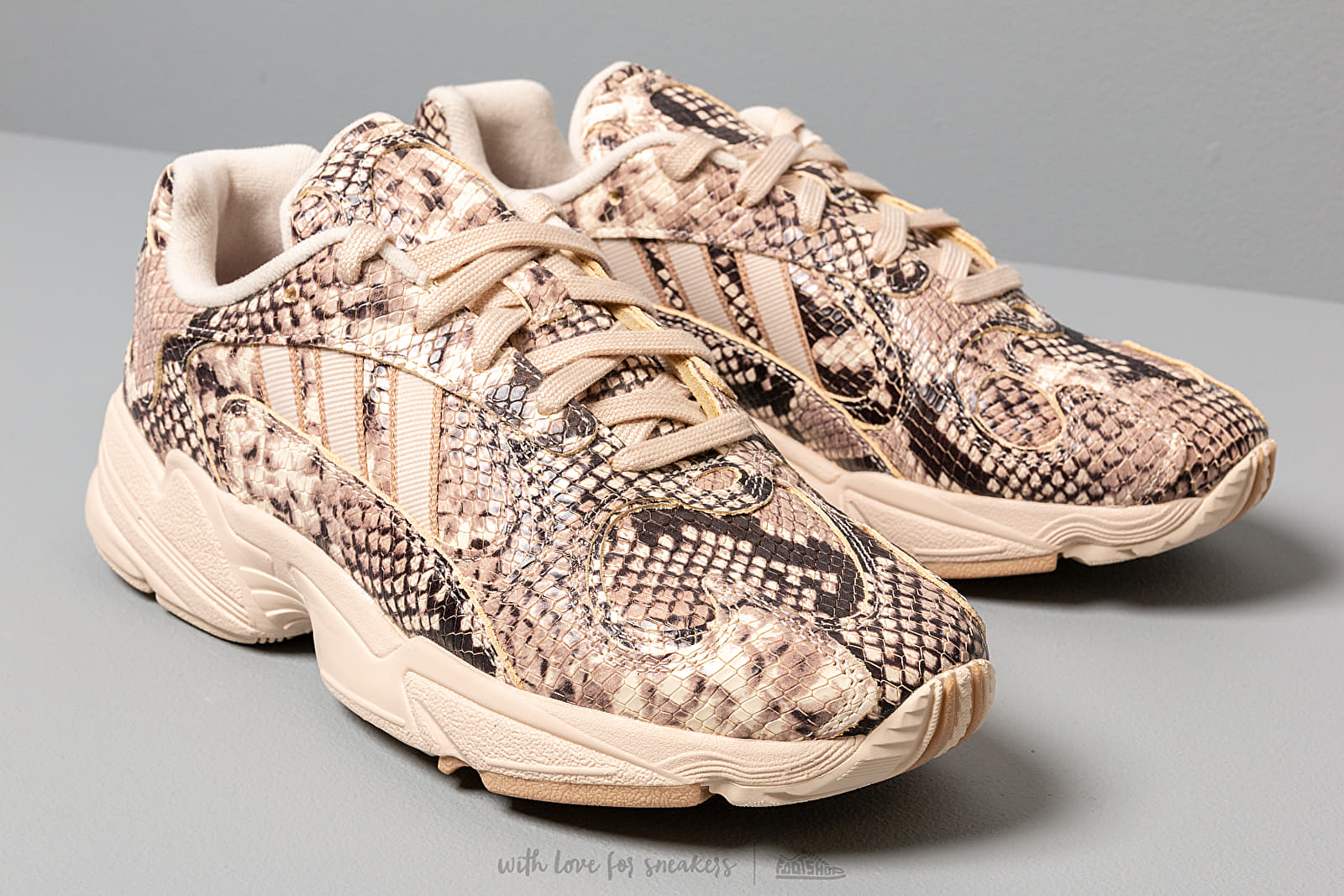 Adidas yung 1 marron top