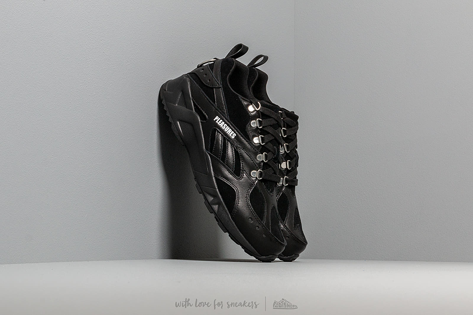 Men s shoes Reebok x Pleasures Aztrek Black Black White Footshop