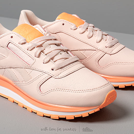 Pale pink reebok classics store