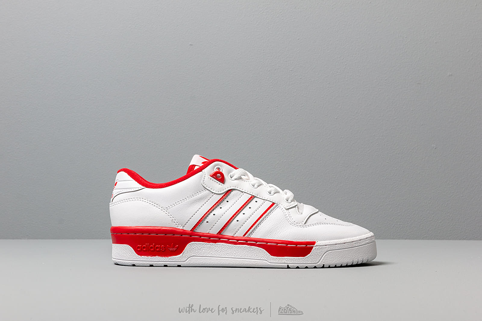 ★アディダス Originals★Rivalry Low Premium★WHT/Scarlet adidas Rivalry Low Premium Footwear - White / Scarlet