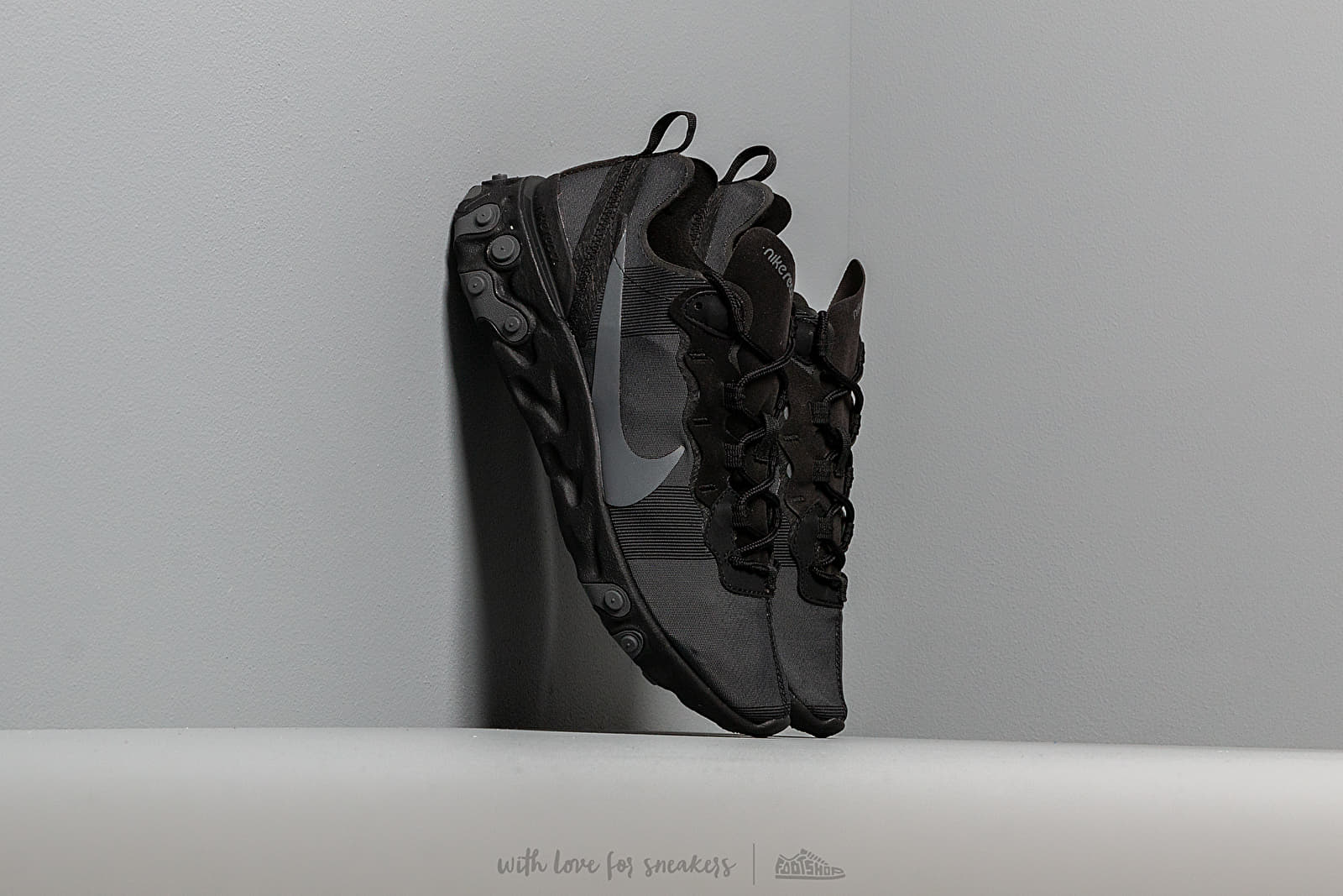 React element 55 triple black top