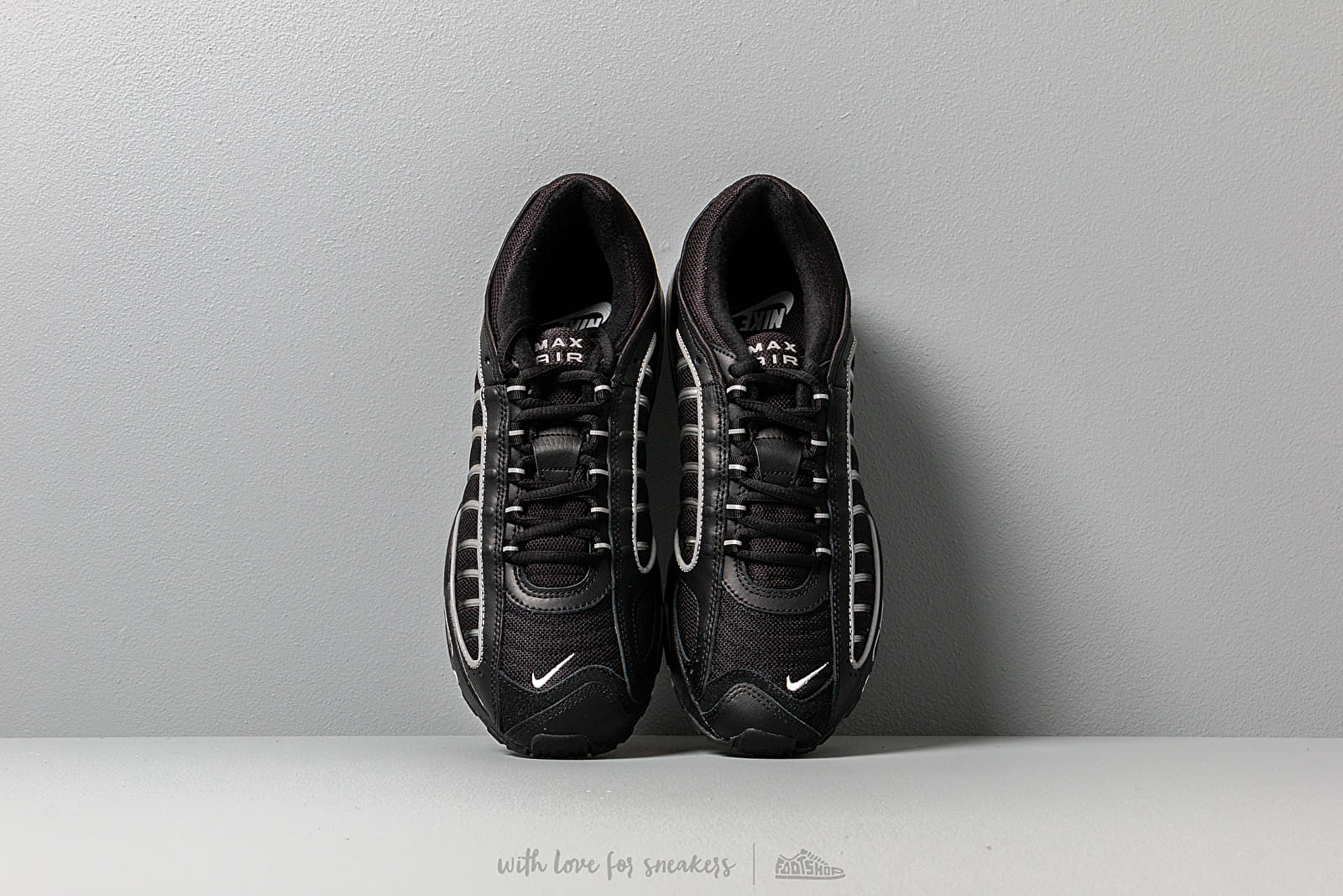Chaussures et baskets homme Nike Air Max Tailwind IV Black/ White-Metallic Silver