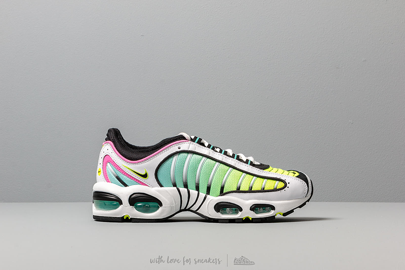 Nike tailwind aurora green sale