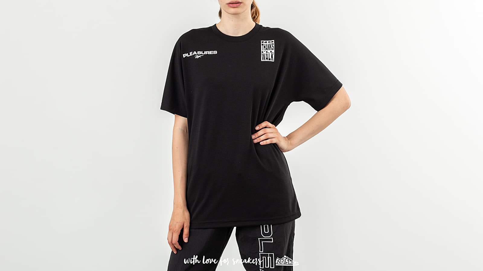 T-shirts Reebok x Pleasures CL V Unisex Tee Black