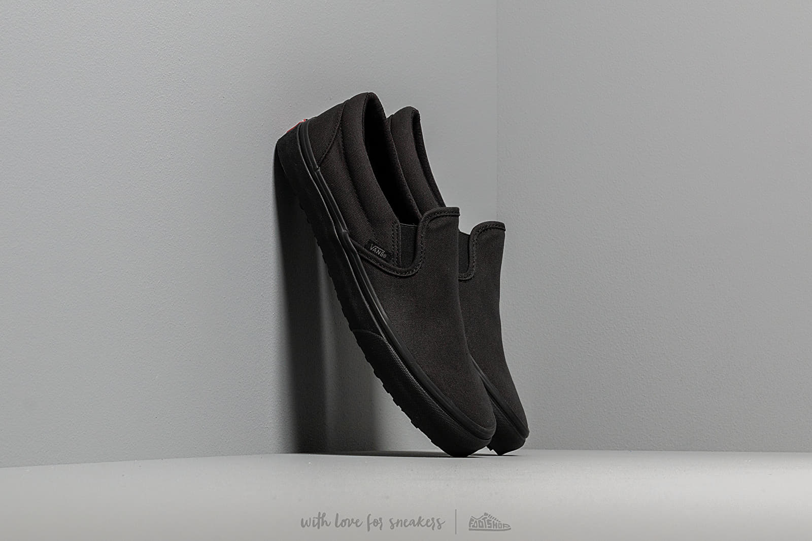Vans for the outlet makers slip on