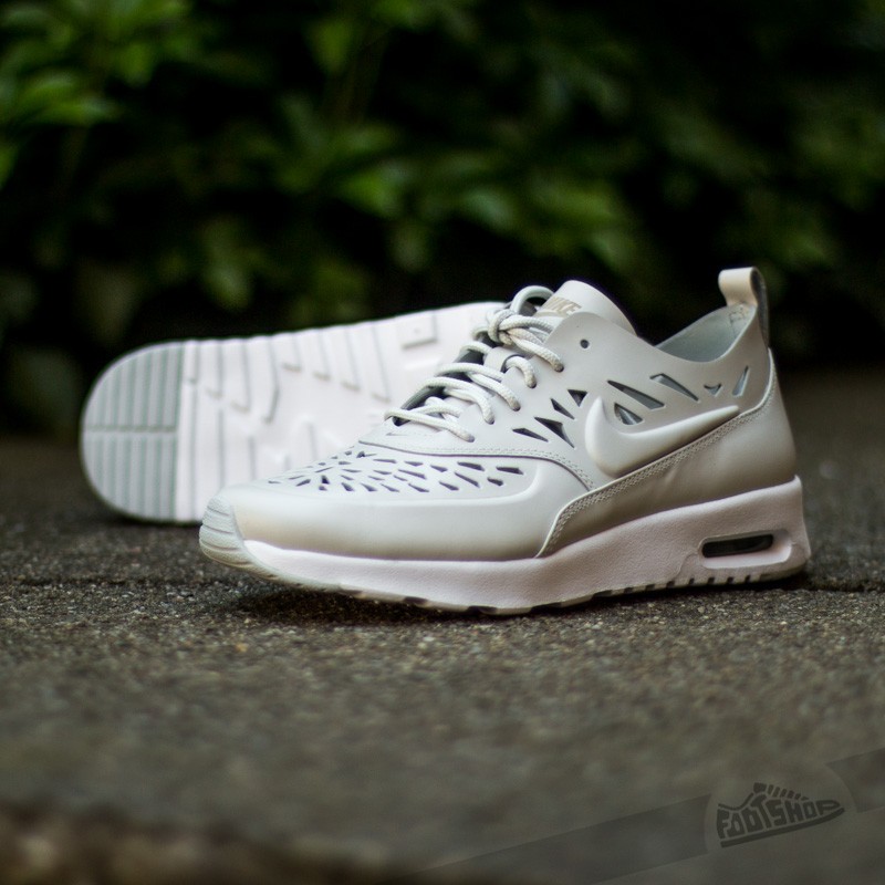 Nike thea white sale 33916 new arrivals