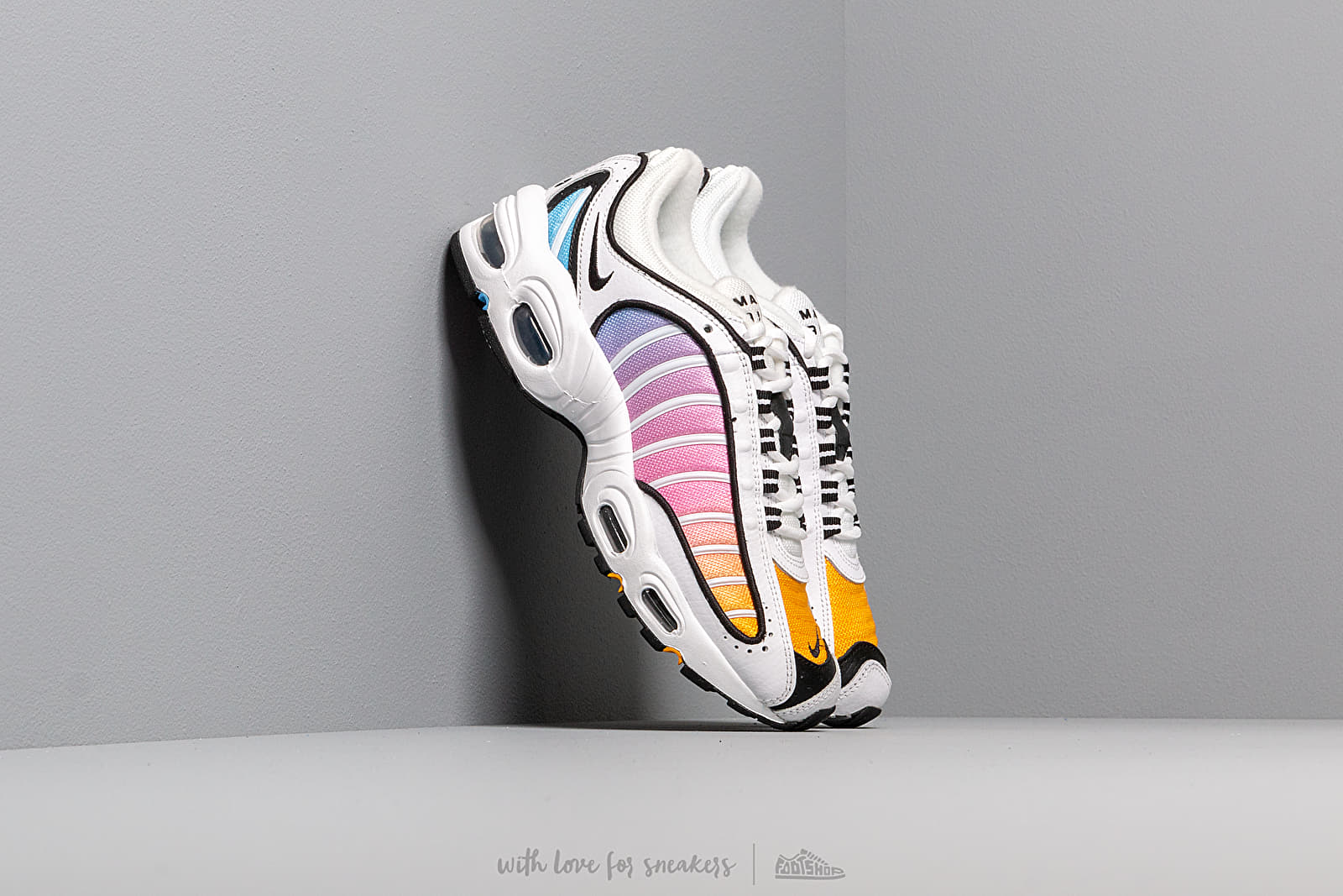 Дамски кецове и обувки Nike W Air Max Tailwind IV White/ Black-University Blue-Psychic Pink