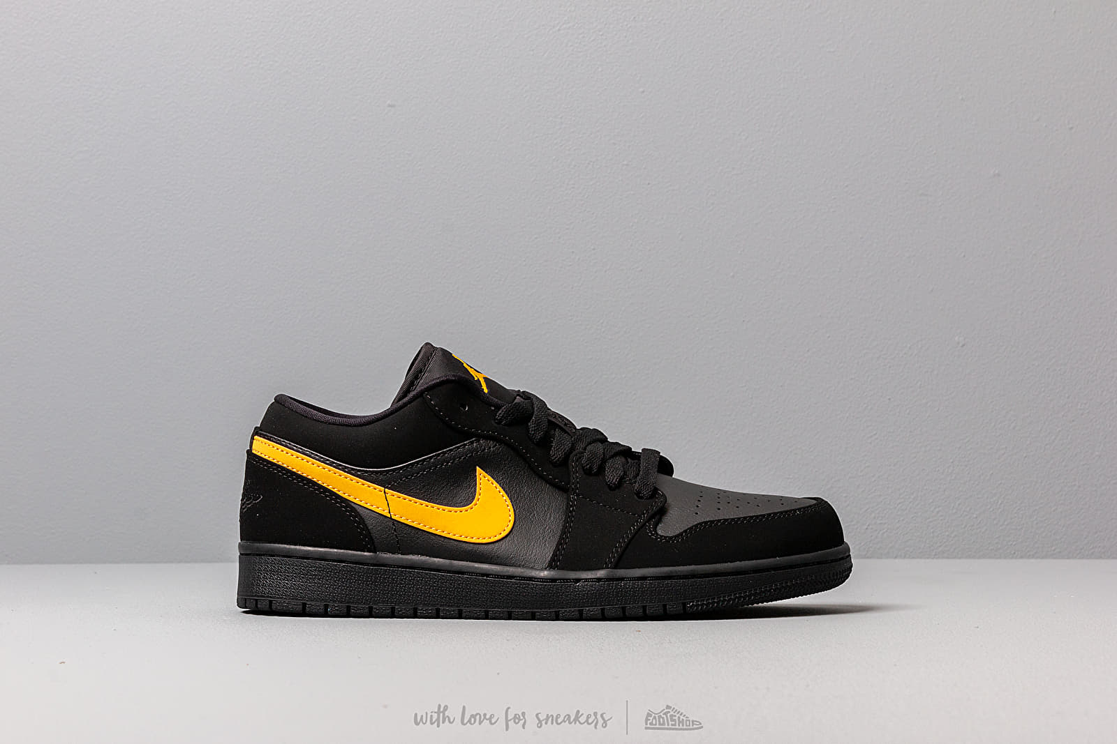 Aj 1 low university gold top