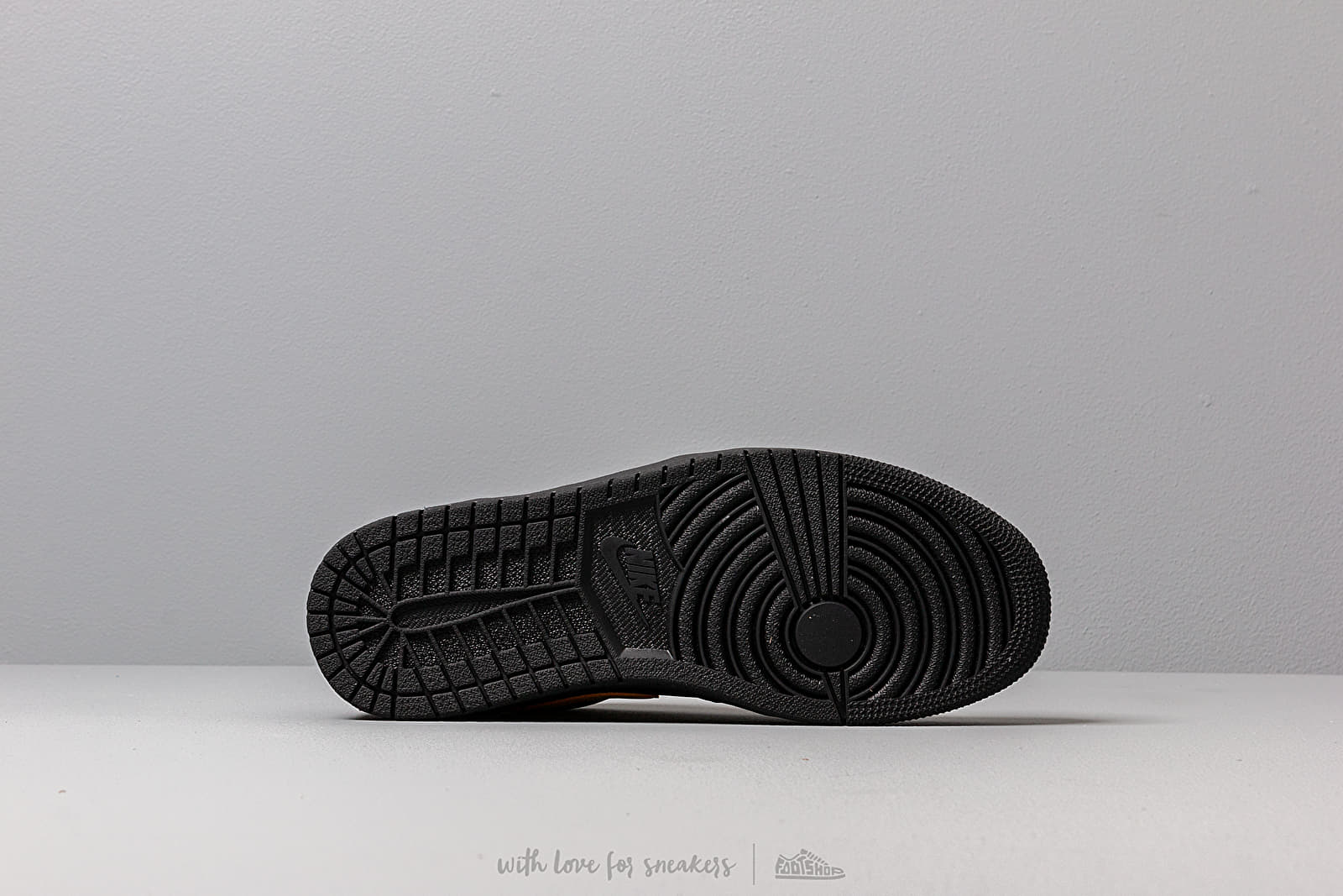 Férfi cipők Air Jordan 1 Low Black/ University Gold-Black