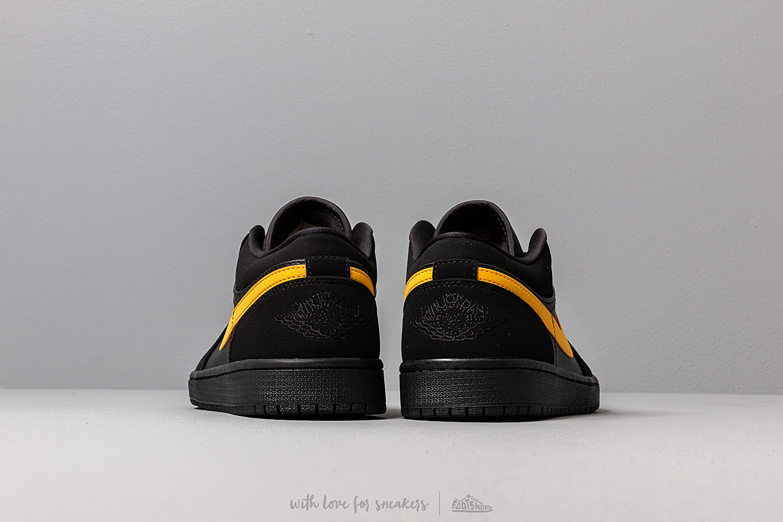 Air jordan 1 low black gold top