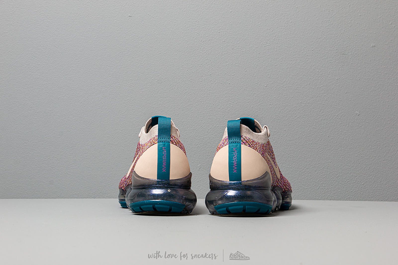 Zapatillas mujer Nike W Air Vapormax Flyknit 3 Desert Sand/ Desert Sand-Vivid Purple