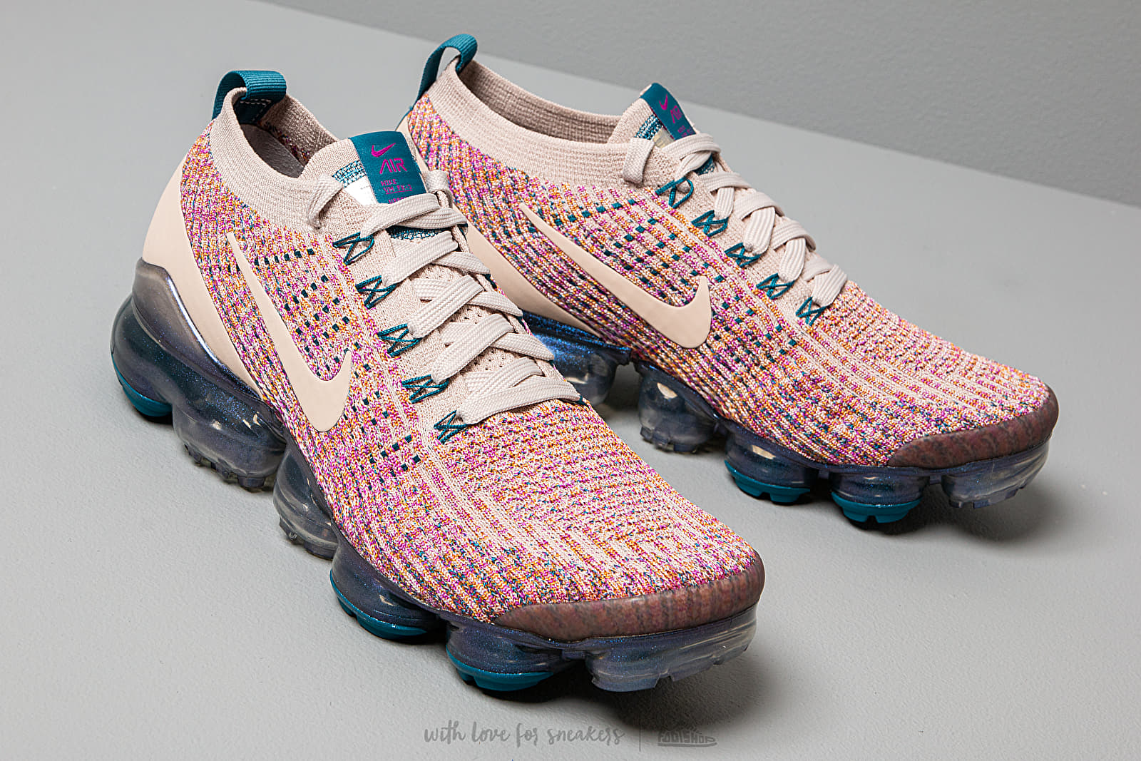 Air vapormax flyknit 3 2025 desert sand/purple women's shoe