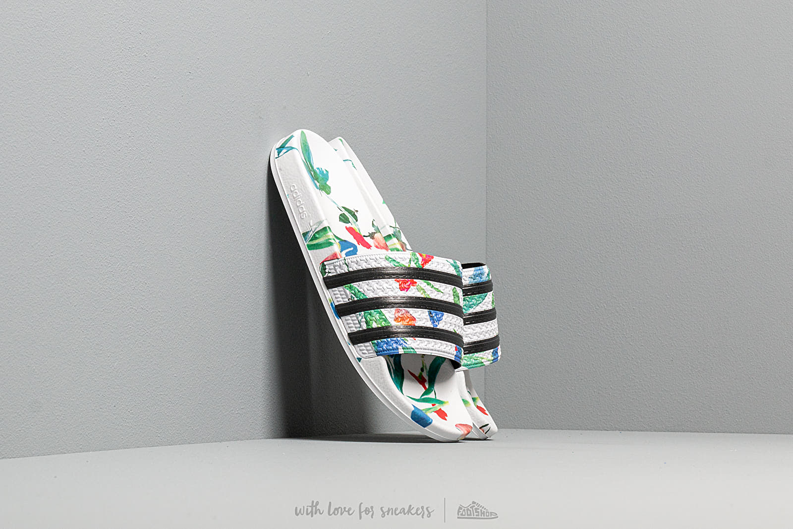 Adidas adilette w best sale ee4851