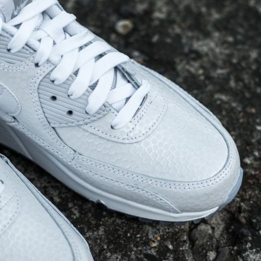 Air max 90 store triple white on feet